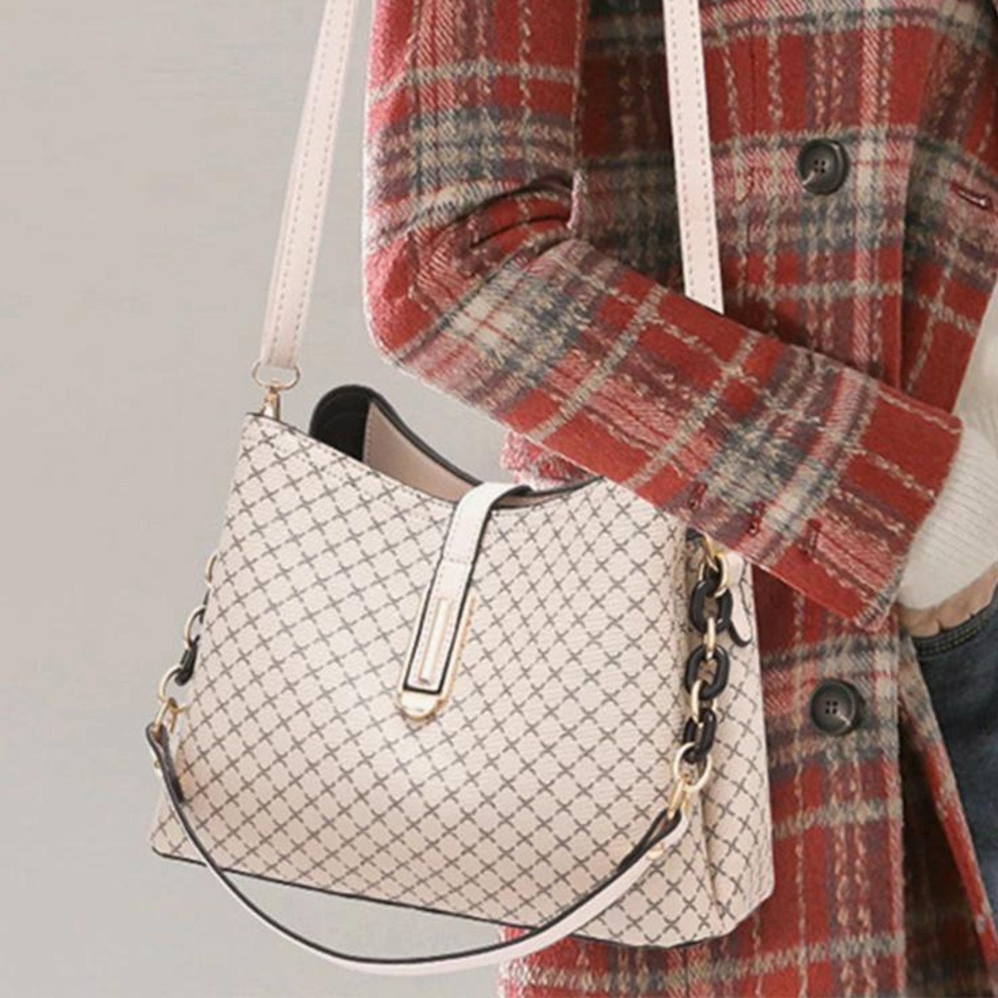 Bolsa Feminina em Couro Nobre - Ayla Hernandes